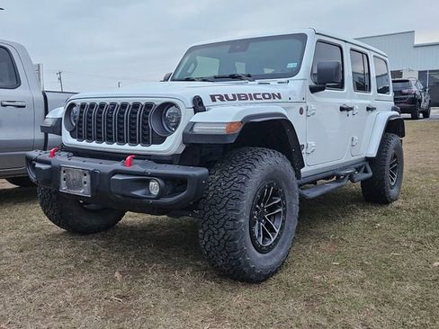 Used 2024 Jeep Wrangler Unlimited Rubicon image 2