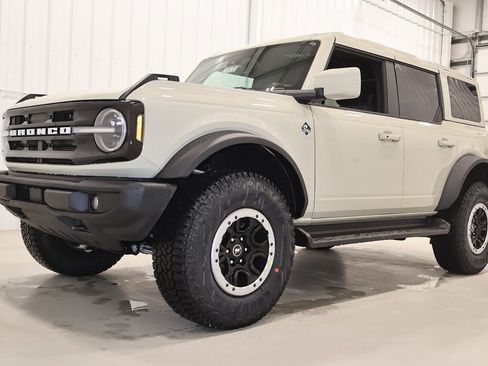 New 2025 Ford Bronco Outer Banks w/ Sasquatch Package image 4