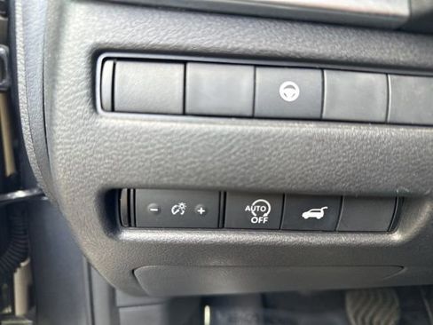 Used 2024 Nissan Rogue SV image 29