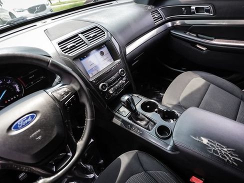 Used 2019 Ford Explorer XLT w/ Equipment Group 201A FWD image 22
