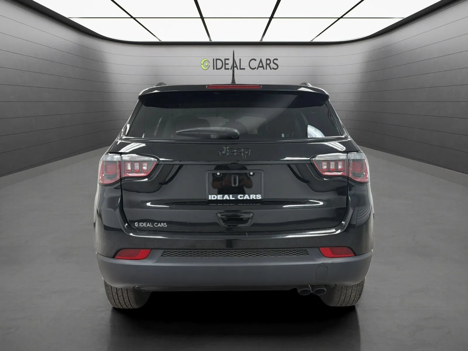 Used 2018 Jeep Compass Latitude w/ Popular Equipment Group FWD image 4