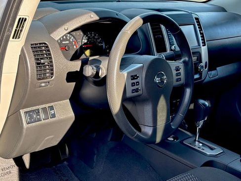 Used 2020 Nissan Frontier SV image 7