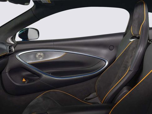 Used 2023 McLaren Artura RWD image 13