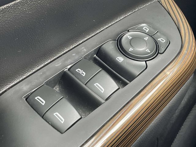 Certified 2023 GMC Acadia SLE w/ Driver Convenience Package AWD/4WD image 32