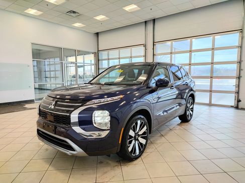 Used 2025 Mitsubishi Outlander SE image 8