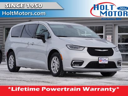 Used 2024 Chrysler Pacifica Touring-L