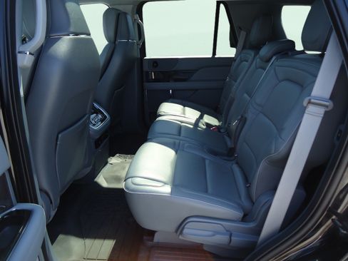 Used 2019 Lincoln Navigator Reserve AWD/4WD image 31