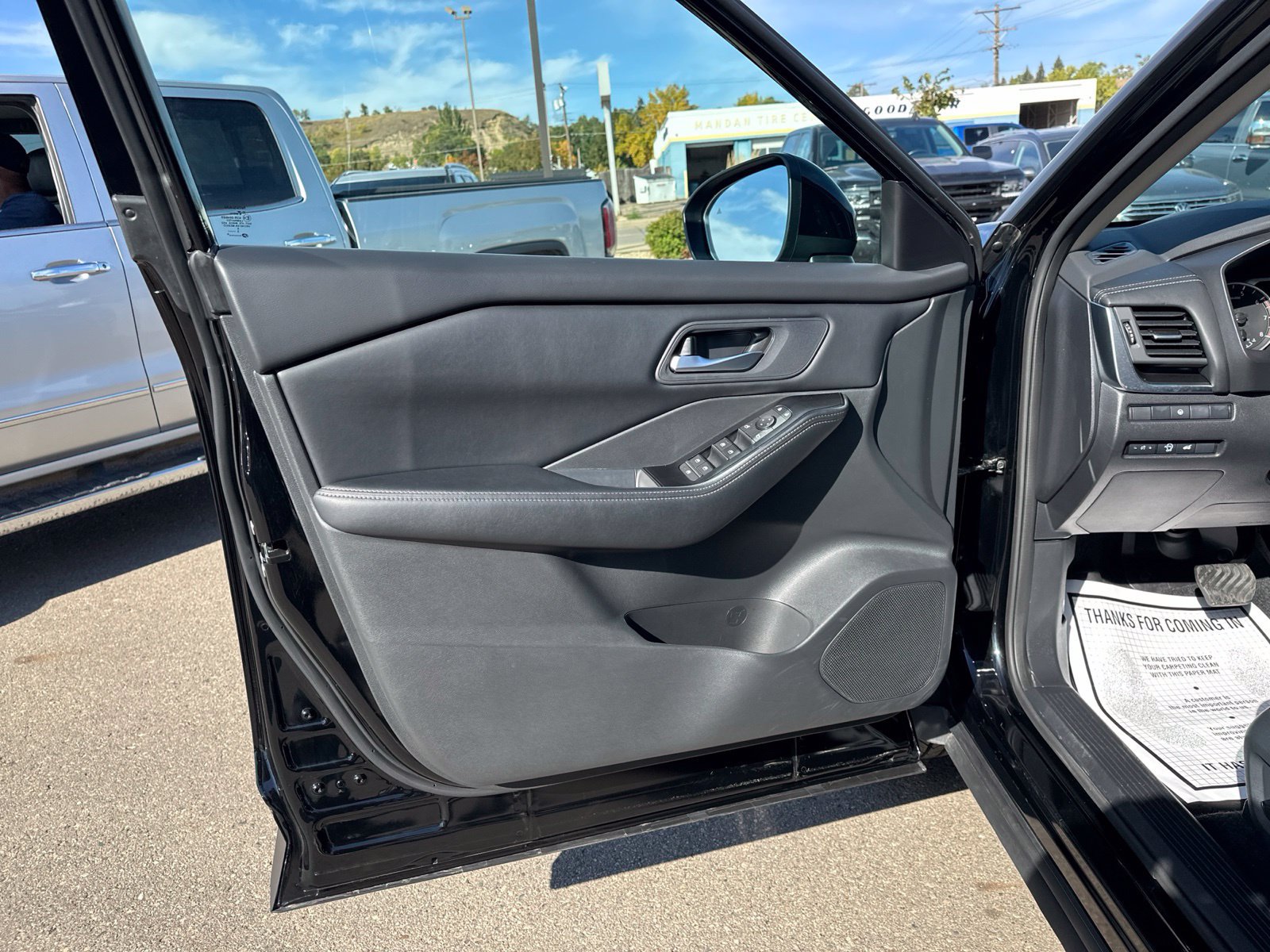 Used 2026 Nissan Rogue SV AWD/4WD image 14