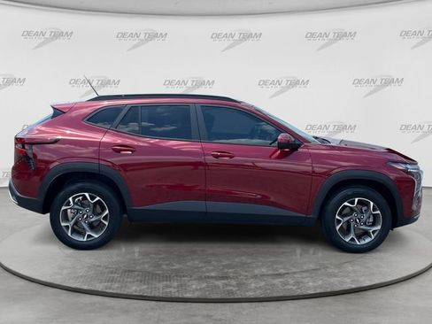 Used 2024 Chevrolet Trax LT w/ Driver Confidence Package FWD image 8