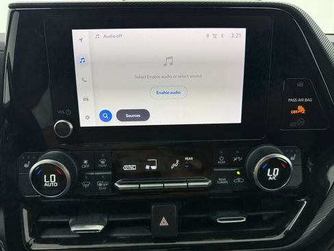 Used 2023 Toyota Highlander XSE image 17