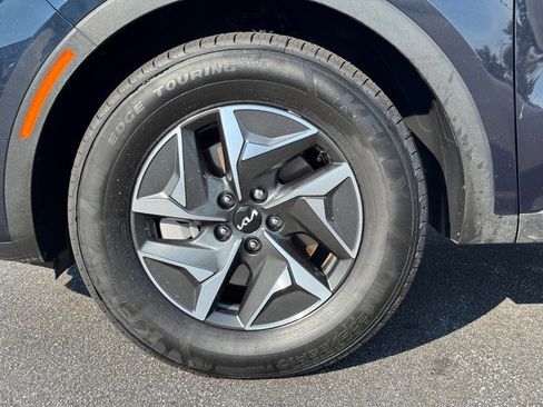 Used 2023 Kia Sorento EX image 9