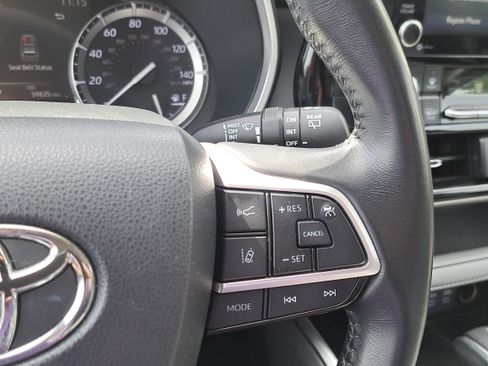 Used 2022 Toyota Highlander XLE image 20