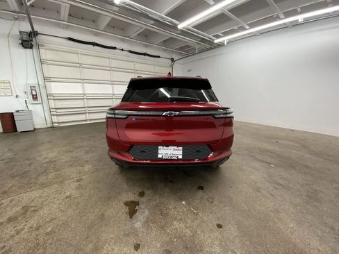 Used 2024 Chevrolet Equinox EV RS image 5
