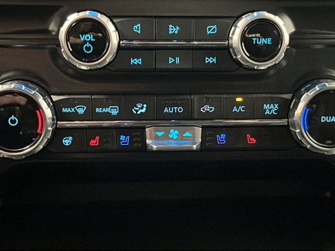 Used 2023 Ford F150 Lariat AWD/4WD image 18