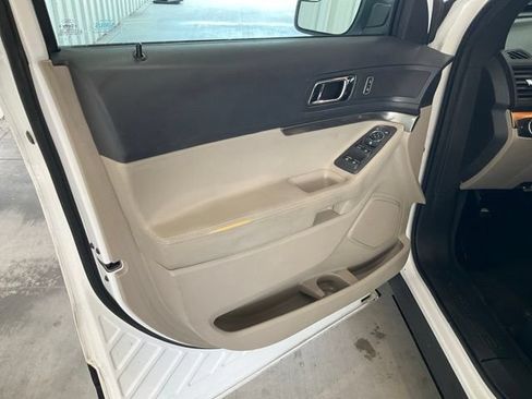 Used 2013 Ford Explorer FWD image 3