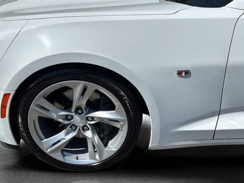Used 2021 Chevrolet Camaro SS RWD image 38