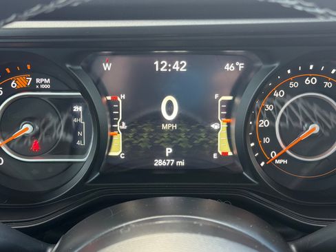 Used 2025 Jeep Wrangler Unlimited Rubicon image 25