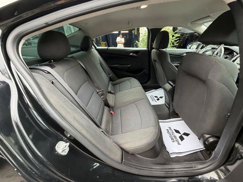Used 2017 Chevrolet Cruze LS FWD image 29