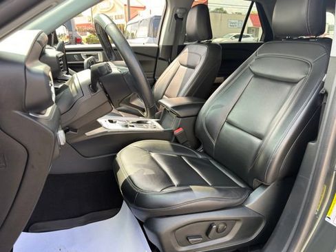 Used 2022 Ford Explorer XLT w/ Equipment Group 202A AWD/4WD image 14