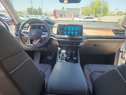 Certified 2026 Volkswagen Atlas SE w/ Panoramic Sunroof Package AWD/4WD image 20