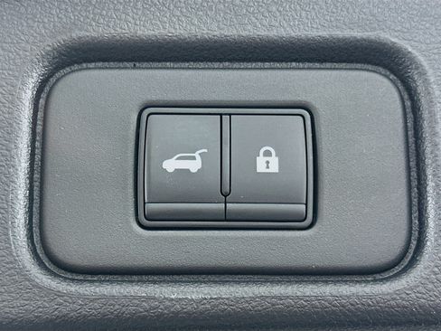 Used 2025 Nissan Pathfinder SV FWD image 30