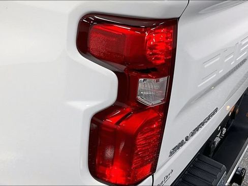 Used 2023 Chevrolet Silverado 1500 LT AWD/4WD image 22