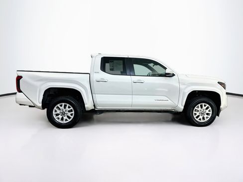 Used 2024 Toyota Tacoma SR5 AWD/4WD image 10