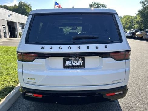 Used 2023 Jeep Wagoneer Series III w/ Premium Group I AWD/4WD image 27