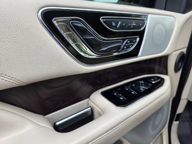 Used 2021 Lincoln Navigator Reserve w/ Luxury Package AWD/4WD image 9