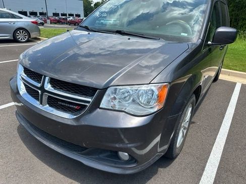 Used 2019 Dodge Grand Caravan SXT FWD image 2