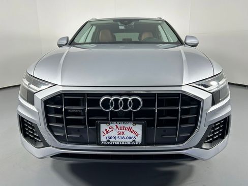 Used 2022 Audi Q8 Premium w/ Convenience Package AWD/4WD image 2