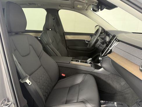 Used 2025 Volvo XC90 B5 Core AWD/4WD image 10