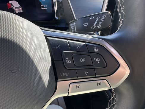 Used 2025 Volkswagen Atlas Cross Sport SE image 29