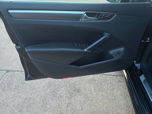 Used 2018 Volkswagen Passat 2.0T R-Line image 12