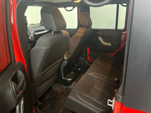 Used 2017 Jeep Wrangler Unlimited Rubicon w/ Connectivity Group image 23