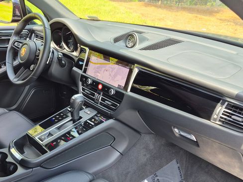 Certified 2026 Porsche Macan AWD/4WD image 27
