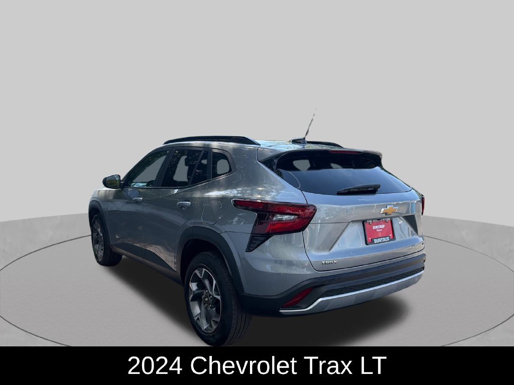 Used 2024 Chevrolet Trax LT w/ Sunroof Package FWD image 3