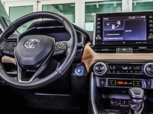 Used 2022 Toyota RAV4 Limited AWD/4WD image 16