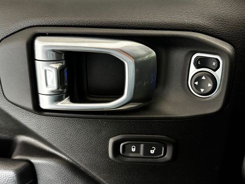 Used 2023 Jeep Gladiator Willys image 13