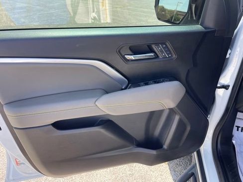 Used 2024 Chevrolet Colorado ZR2 w/ ZR2 Convenience Package III AWD/4WD image 9