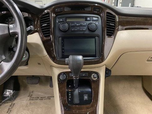 Used 2003 Toyota Highlander Limited w/ Leather Trim Pkg AWD/4WD image 23