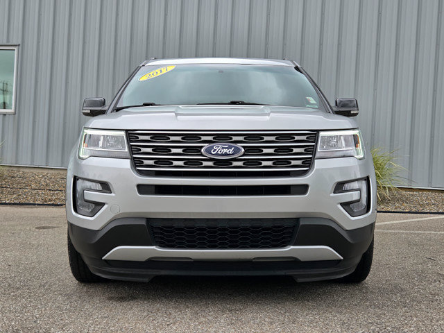 Used 2017 Ford Explorer XLT AWD/4WD image 3