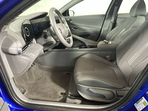 Certified 2025 Hyundai Elantra SEL FWD image 11