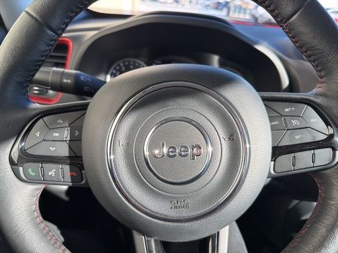 Used 2022 Jeep Renegade Trailhawk image 14