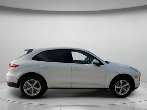 Used 2018 Porsche Macan image 31
