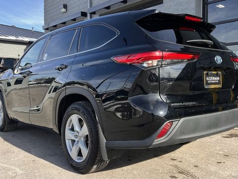 Used 2021 Toyota Highlander LE image 6