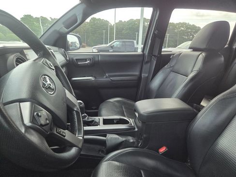 Used 2020 Toyota Tacoma Limited AWD/4WD image 5