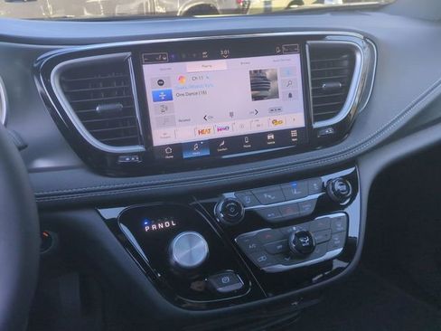 New 2026 Chrysler Pacifica Select image 35