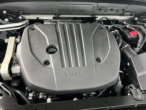 Used 2025 Volvo XC60 B5 Plus image 33