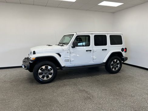 Used 2022 Jeep Wrangler Unlimited Sahara w/ Cold Weather Group image 19